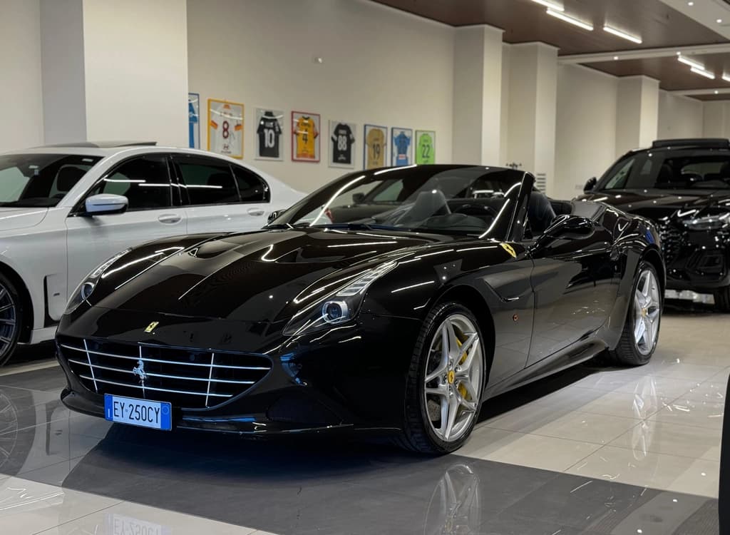 Ferrari California T DCT 560cv EY250CY.