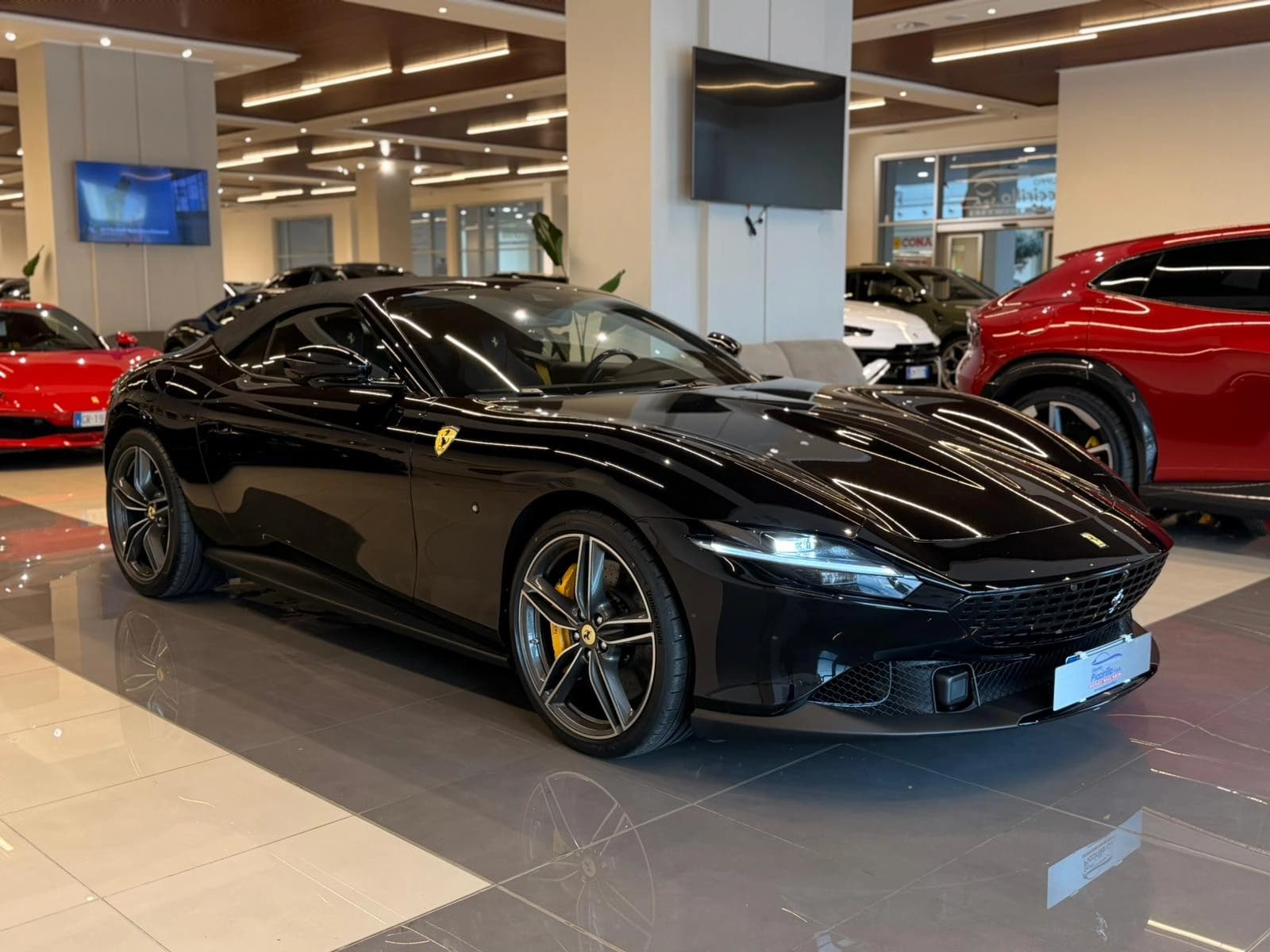 Ferrari ROMA SPIDER 3.9 F1 620CV xpt4shdiw9cuwz3o35vh