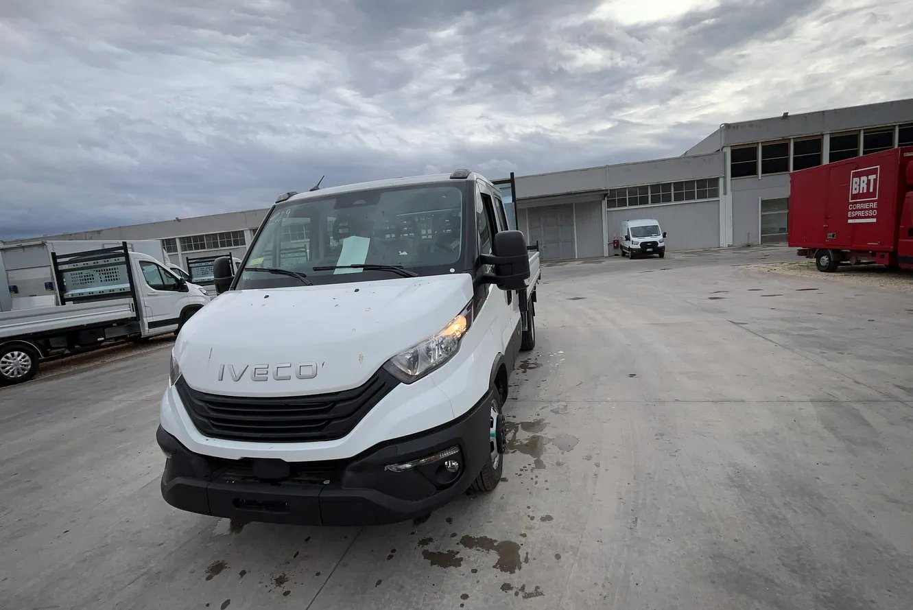 Iveco DAILY35C14 2.3 136cv 3750 7P Ribaltabile s4myxnjof3i6unoaoeoa